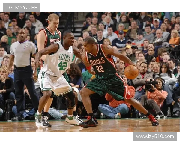 凯尔特人挑战雄鹿季后赛巅峰对决,双方巨星对抗引爆全场激情 凯尔特人挑战雄鹿季后赛巅峰对决,双方巨星对抗引爆全场激情