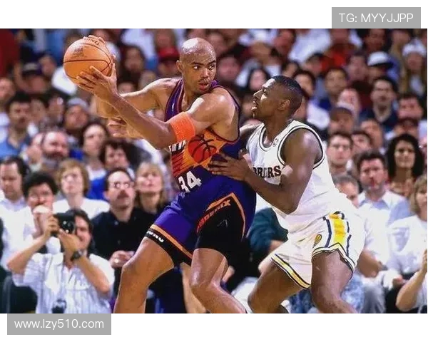 保罗·马尔蒂尼：足坛传奇的坚韧与荣耀之路