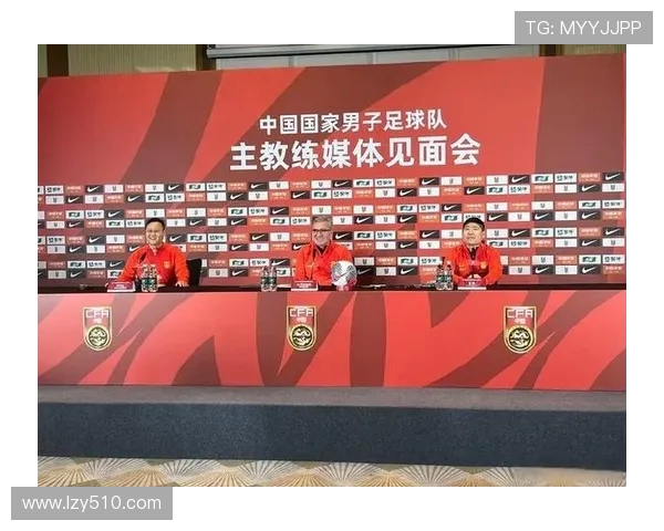 国足新帅上任首战告捷全队士气高涨瞄准世界杯赛场再创辉煌奋勇前 国足新帅上任首战告捷全队士气高涨瞄准世界杯赛场再创辉煌奋勇前