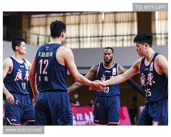 上海久事主场鏖战深圳马可波罗巅峰对决上演精彩篮球盛宴 上海久事主场鏖战深圳马可波罗巅峰对决上演精彩篮球盛宴