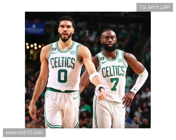 老鹰强势挑战凯尔特人争夺季后赛席位 谁能笑到最后