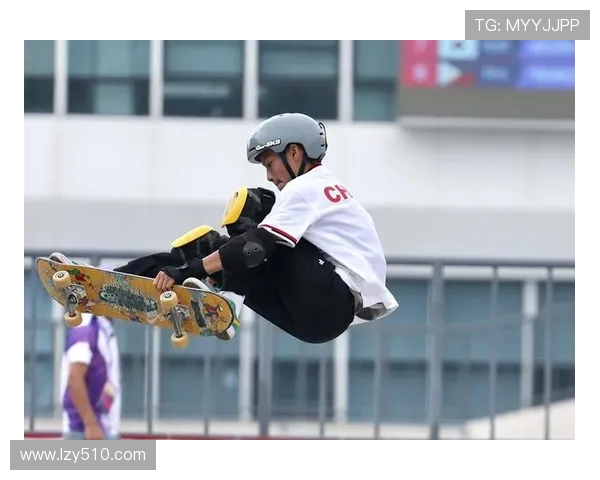 滑板灵活性大比拼成都滑板队荣获第三名引发热议 滑板灵活性大比拼成都滑板队荣获第三名引发热议