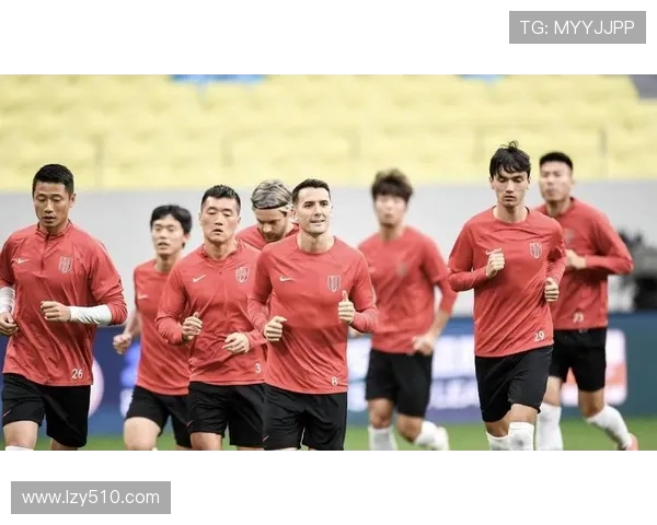 成都蓉城迎战对手全力以赴 力争突破新赛季挑战