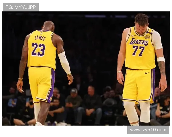 2013年湖人与黄蜂精彩对决回顾球星表现与比赛亮点分析