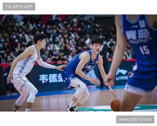 CBA联赛精彩对决广东队迎战新疆队实力较量引发球迷热议